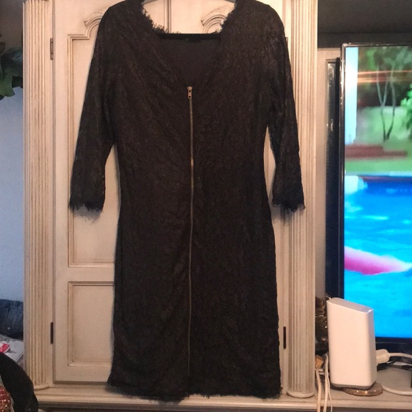 Lace dress - Picture 2 of 5